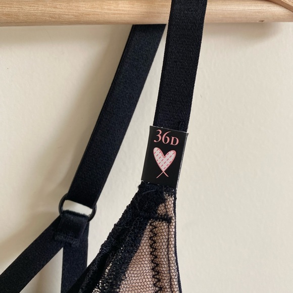 Victoria’s Secret Very Sexy Plunge Bra Black - Picture 6 of 9